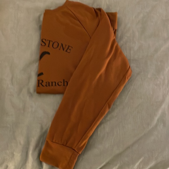 YELLOWSTONE DUTTON RANCH CREWSHIRT - Picture 2 of 2